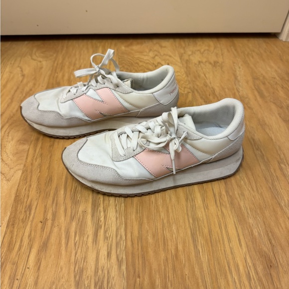 New Balance 237 Sneakers in Sea Salt/Pink Haze Futures - Picture 6 of 9